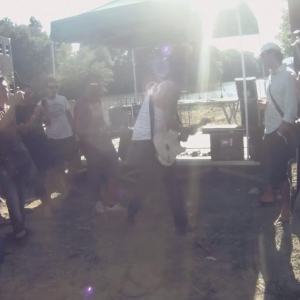 Imagem de Graveyard e Powell no Milhões de Festa