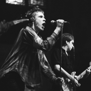 Imagem de Depois dos Cravos, uma Revolução com Pistolas