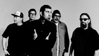 Imagem de “Private Music”, dos Deftones, em destaque