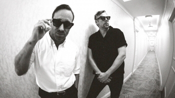 Imagem de “No Rain, No Flowers” dos The Black Keys em destaque