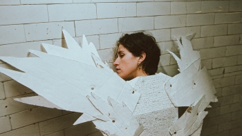Imagem de “LONDON, WHEN ARE U GONNA FEEL LIKE HOME?”, de Raquel Martins, é Disco A3