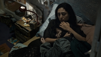 Imagem de Julia Ducournau sobre “Alpha”