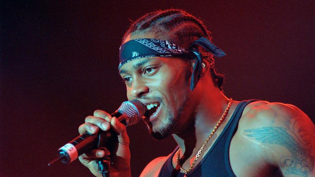 Morreu D'Angelo aos 51 anos | Notícias | RTP Antena 3