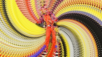 Imagem de “Who Is The Sky?” de David Byrne é Disco da Semana