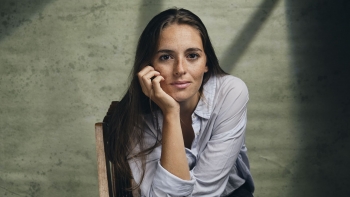Imagem de Sara Barros Leitão e “As Suplicantes”