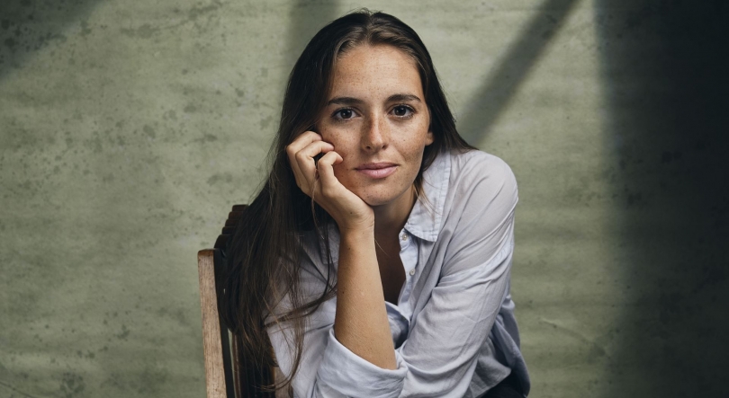 Imagem de Sara Barros Leitão e "As Suplicantes"
