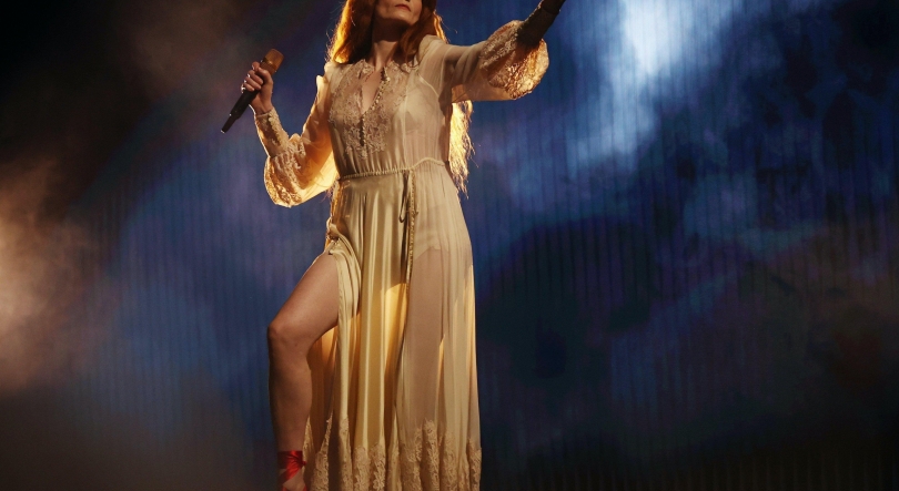 Imagem de “Everybody Scream” de Florence + The Machine em destaque