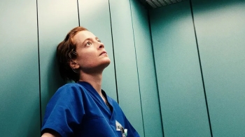 Imagem de Leonie Benesch: “A Linha da Frente é sobre estes “atletas” que fazem ginástica mental para manter a máquina a funcionar”