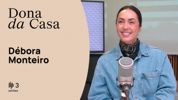 Imagem de Débora Monteiro, atriz e apresentadora