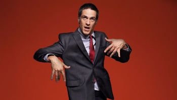 Imagem de O brasileiro Mateus Solano e o monólogo teatral “O Figurante”