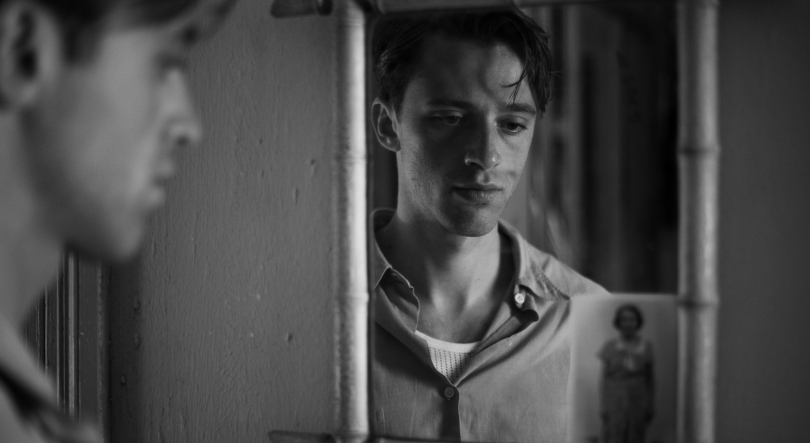 Imagem de “O Estrangeiro” é o novo filme de François Ozon