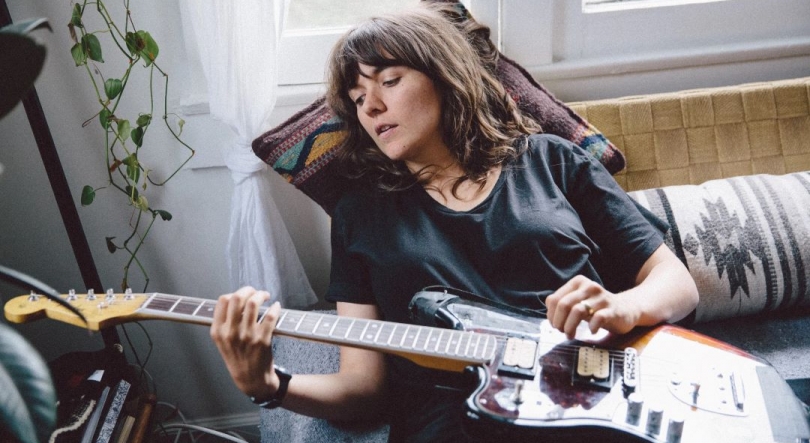 Imagem de Sexta da Música Nova: Courtney Barnett, RAYE, Robyn e Carlão na seleção