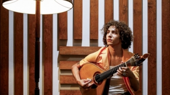 Imagem de Gaspar Varela: “A arte existe e cresce muito nos momentos em que está tudo um bocado caótico”