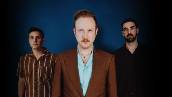 Two Door Cinema Club anunciam dois concertos para celebrar 15 anos de “Tourist History”