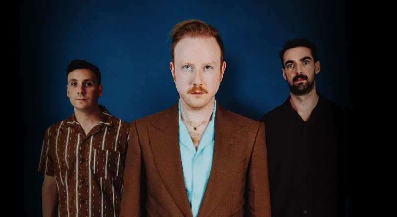 Two Door Cinema Club anunciam dois concertos para celebrar 15 anos de “Tourist History”