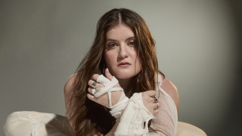 “LIGA DURA” de Rita Vian em destaque no Disco da Semana