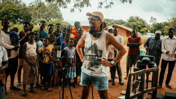 Tatanka e Arlindo Camacho participaram na iniciativa “Eu Helpo, Tu Helpas” no norte de Moçambique
