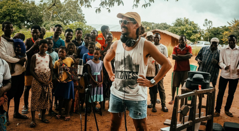 Tatanka e Arlindo Camacho participaram na iniciativa “Eu Helpo, Tu Helpas” no norte de Moçambique