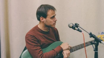 Domingos Coimbra no Vocês Sabem Lá: “Éramos putos do metal com pólos de betinhos. Nada daquilo casava”