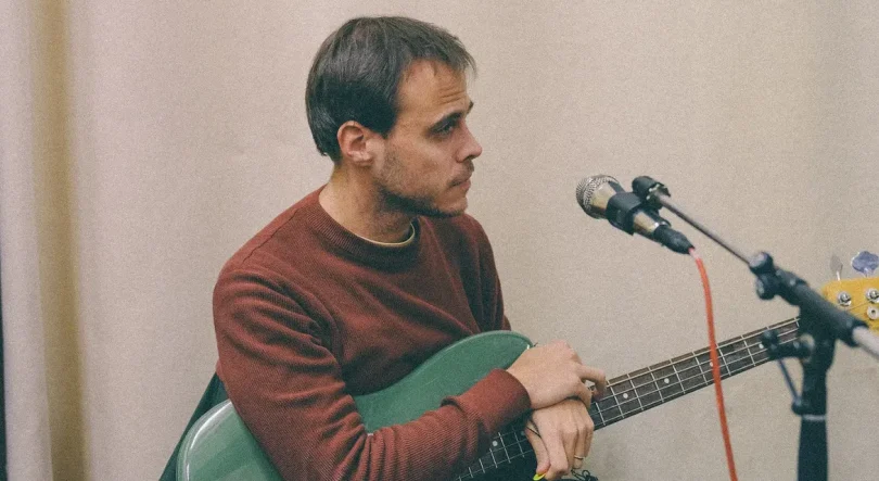 Domingos Coimbra no Vocês Sabem Lá: “Éramos putos do metal com pólos de betinhos. Nada daquilo casava”